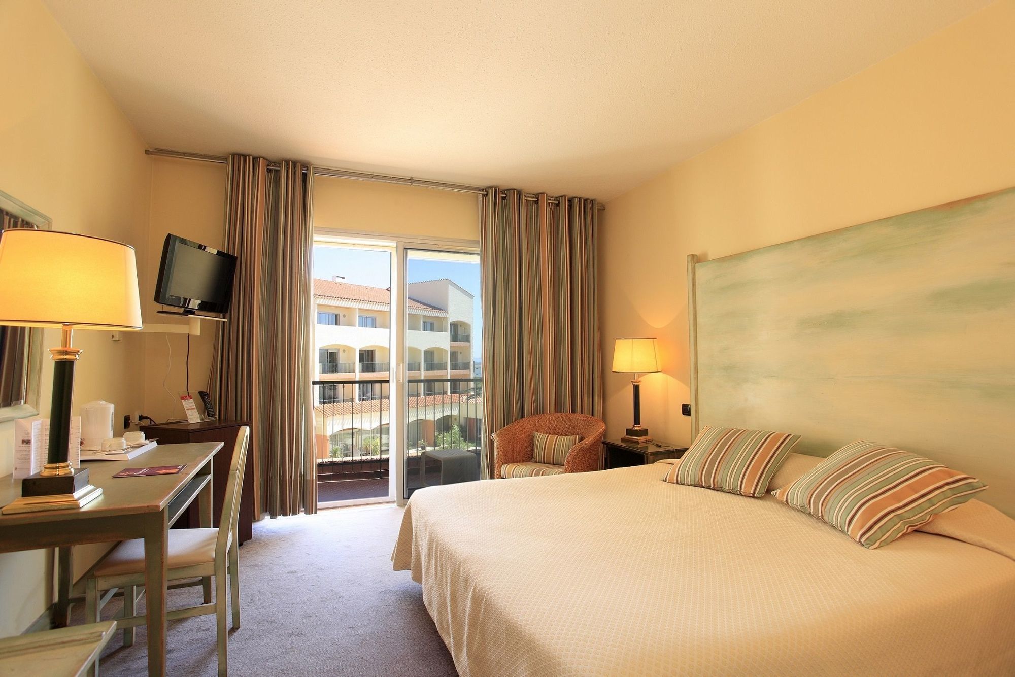 Holiday Inn Perpignan, An Ihg Hotel エクステリア 写真