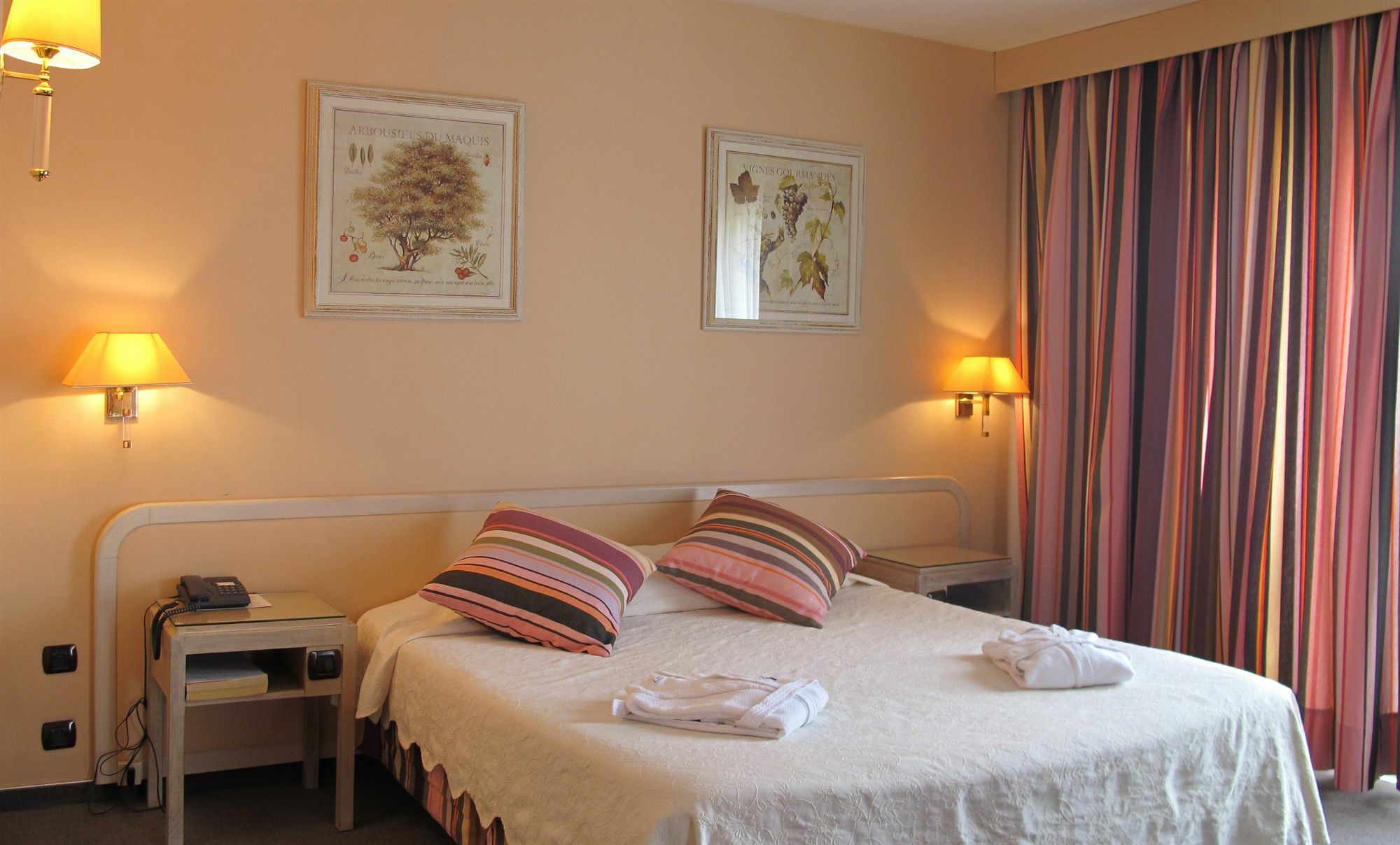 Holiday Inn Perpignan, An Ihg Hotel エクステリア 写真