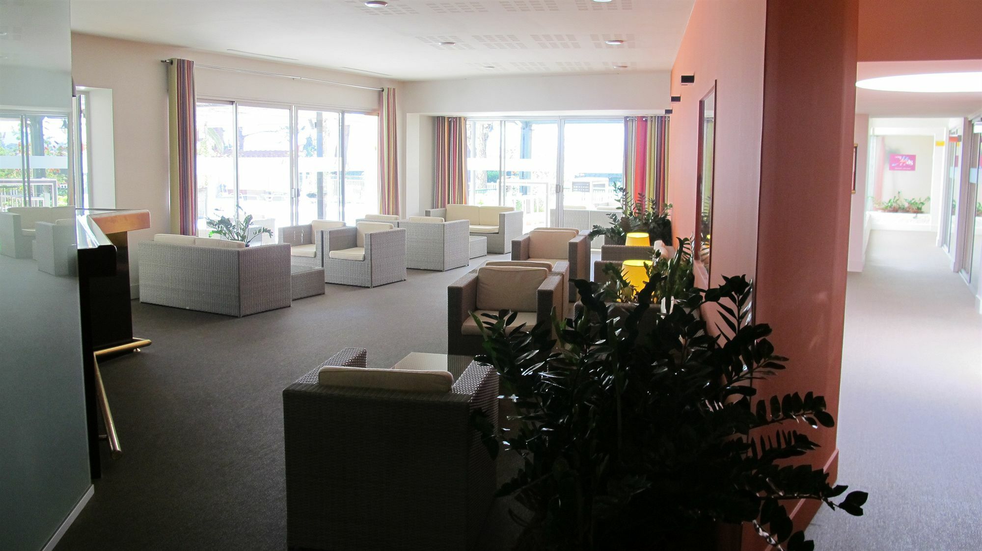 Holiday Inn Perpignan, An Ihg Hotel エクステリア 写真